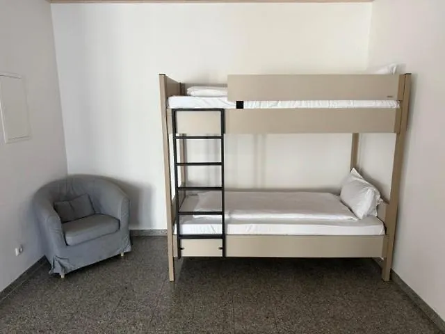 加斯塔斯鲁塔姆酒店 招待所